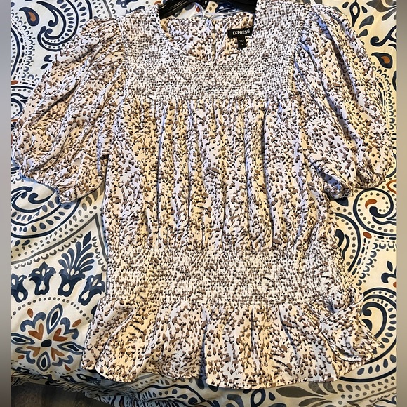 Express Top with smocked Waiste - Picture 2 of 3